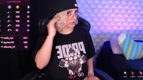 Isabella Mout  online show from 01/25/25, 05:40