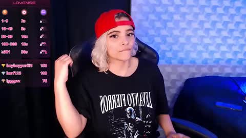 Isabella Mout  online show from 01/26/25, 05:45