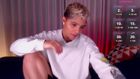 Isabella Mout  online show from 12/05/25, 07:21