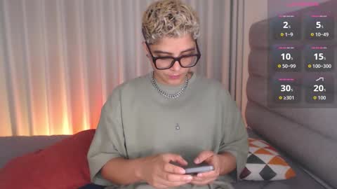 Isabella Mout  online show from 12/18/25, 02:06