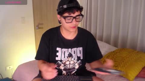 Isabella Mout  online show from 03/13/26, 12:17