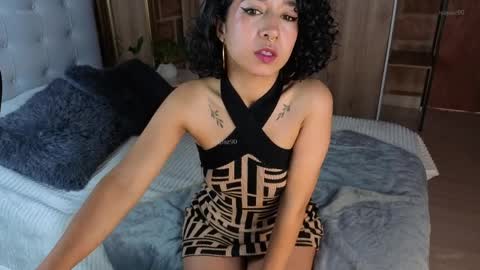 Isabela Paz online show from 04/10/26, 12:10