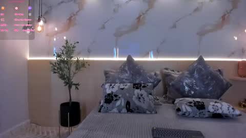 Snapshot of isabellasouza chatting on 10/01/25, 11:49 online show from 10/01/25, 11:49