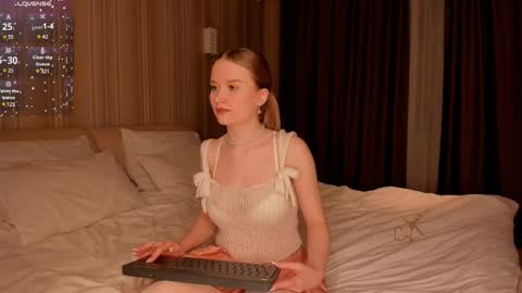 Snapshot of isabellatorrance chatting on 02/09/25, 03:45 Bella online show from 02/09/25, 03:45