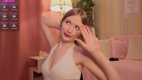 Snapshot of isabellatorrance chatting on 09/15/25, 04:34 Bella online show from 09/15/25, 04:34