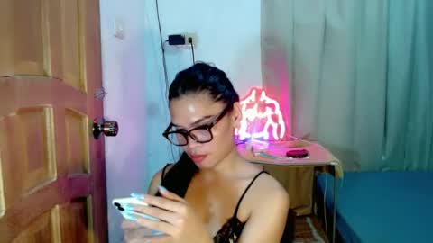 Snapshot of isabelle_amore chatting on 06/25/26, 05:12 Ysa online show from 06/25/26, 05:12