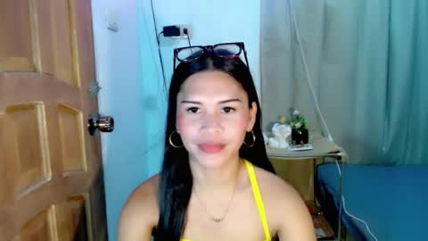 Snapshot of isabelle_amore chatting on 07/18/26, 01:48 Ysa online show from 07/18/26, 01:48