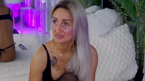 Snapshot of isabelleethan chatting on 06/08/26, 01:28 IsabelleEthan online show from 06/08/26, 01:28