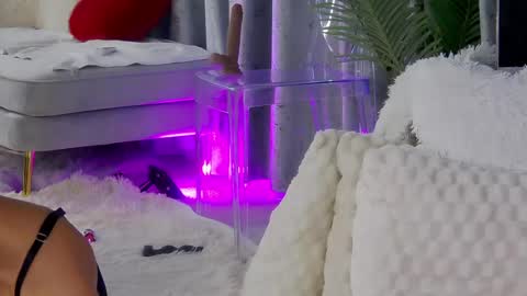Snapshot of isabelleethan chatting on 06/12/26, 02:10 IsabelleEthan online show from 06/12/26, 02:10