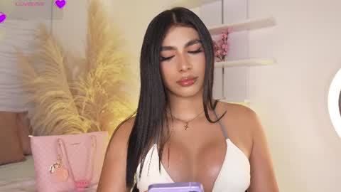 Snapshot of isabellefoxx chatting on 06/23/26, 09:46 Isa online show from 06/23/26, 09:46