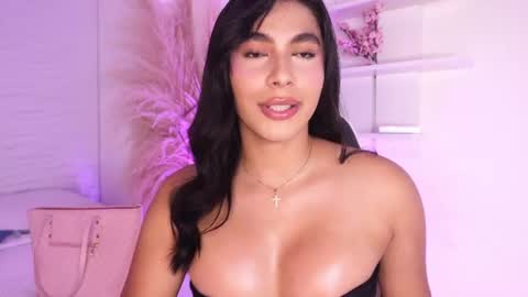 Snapshot of isabellefoxx chatting on 07/10/26, 05:01 Isa online show from 07/10/26, 05:01