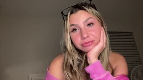 Snapshot of isabellekinsley chatting on 12/10/24, 03:52 isabellekinsley online show from 12/10/24, 03:52