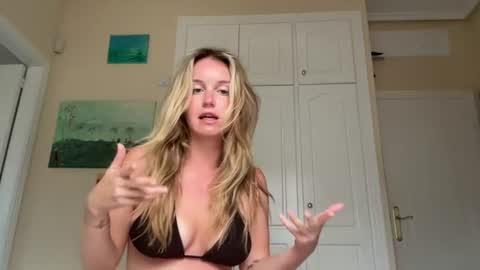 isabellesings online show from 08/07/26, 06:10