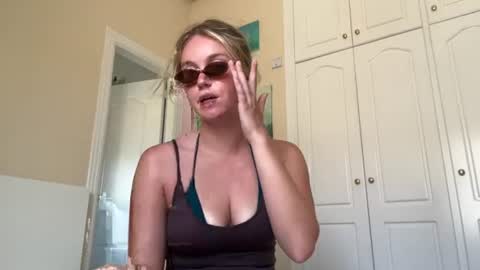 isabellesings online show from 08/09/26, 02:11