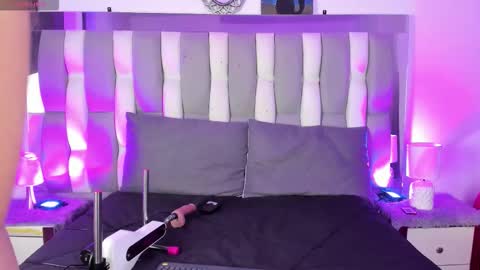 Isa online show from 11/16/25, 04:18