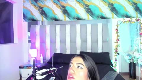 Isa online show from 12/21/25, 05:03