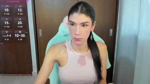 Isabela    online show from 11/05/25, 12:05