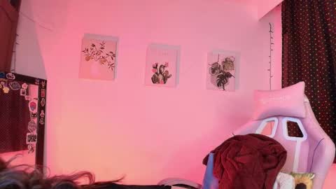 Snapshot of isaferrer06 chatting on 12/04/25, 04:22 Isabella Ferrer online show from 12/04/25, 04:22