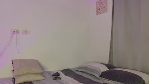 Snapshot of isahilton1 chatting on 12/02/25, 08:37 Isabella Hilton online show from 12/02/25, 08:37