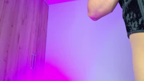 Isabella Hilton online show from 03/05/26, 12:45