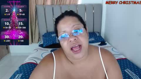 Snapshot of isahot_latin_doll chatting on 12/17/25, 06:36 isa online show from 12/17/25, 06:36