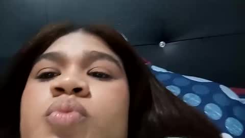 Snapshot of isamoon99 chatting on 10/14/25, 02:45 Isa online show from 10/14/25, 02:45