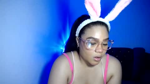 Snapshot of isamoon99 chatting on 06/19/26, 02:54 Isa online show from 06/19/26, 02:54