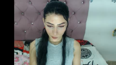 Snapshot of isardrigue02 chatting on 12/04/25, 06:01 IsabelaRodriguez02 online show from 12/04/25, 06:01