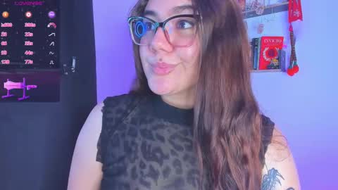 Snapshot of isarhodes_ chatting on 12/17/24, 10:22 Isa online show from 12/17/24, 10:22