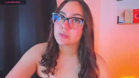 Snapshot of isarhodes_ chatting on 01/01/25, 09:52 Isa online show from 01/01/25, 09:52