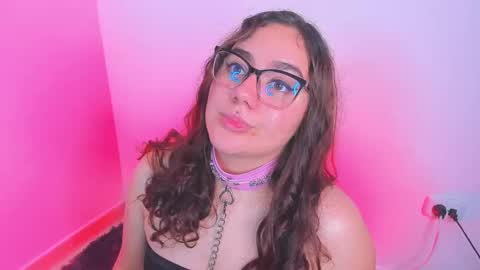 Snapshot of isarhodes_ chatting on 01/02/25, 12:55 Isa online show from 01/02/25, 12:55
