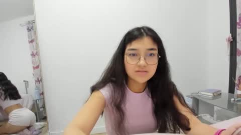 Snapshot of isasuarezzzz chatting on 03/02/26, 06:15 Isa Suarez online show from 03/02/26, 06:15