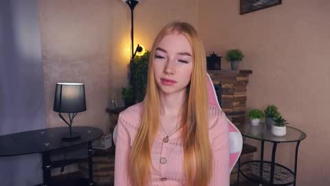 Snapshot of isauralindamood chatting on 11/26/25, 08:48 Ramonita online show from 11/26/25, 08:48