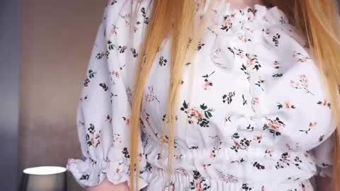 Snapshot of isauralindamood chatting on 11/27/25, 07:21 Ramonita online show from 11/27/25, 07:21