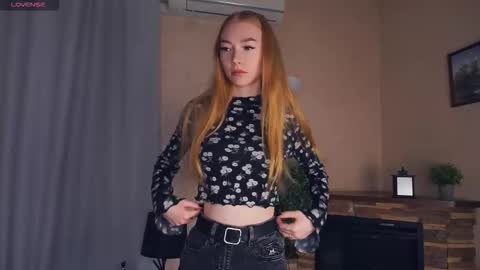 Snapshot of isauralindamood chatting on 12/02/25, 07:25 Ramonita online show from 12/02/25, 07:25