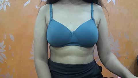 ishika_singh_ online show from 10/13/25, 01:49