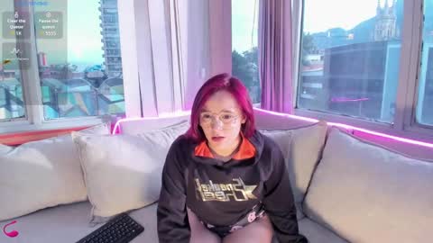 Isis  lohan online show from 09/17/25, 11:34