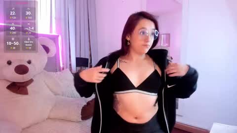 Isis  lohan online show from 10/09/25, 11:41