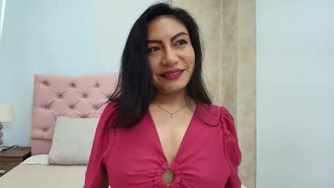 Isis Choi online show from 01/05/26, 07:06