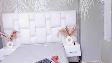 Snapshot of isis_loraine_ chatting on 02/24/25, 04:47 ISIS online show from 02/24/25, 04:47