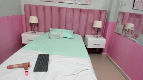 Snapshot of isis_loraine_ chatting on 03/04/25, 05:11 ISIS online show from 03/04/25, 05:11