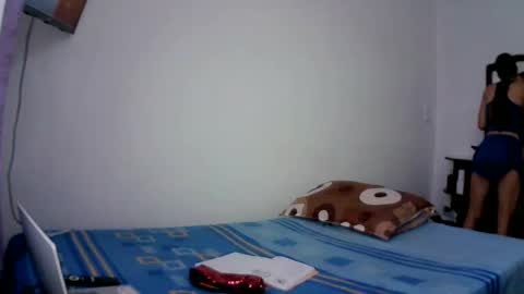 Snapshot of isis_pink chatting on 01/05/25, 04:59 Alaya online show from 01/05/25, 04:59