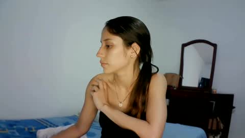 Snapshot of isis_pink chatting on 01/07/25, 12:03 Alaya online show from 01/07/25, 12:03