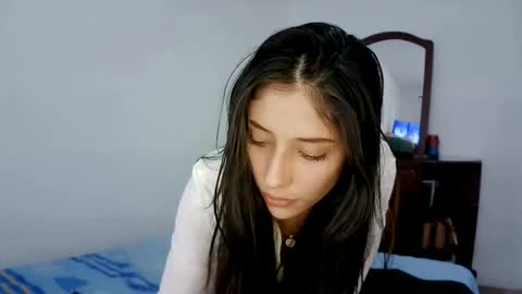 Snapshot of isis_pink chatting on 01/07/25, 05:31 Alaya online show from 01/07/25, 05:31