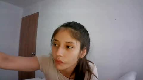 Snapshot of isis_pink chatting on 01/11/25, 08:54 Alaya online show from 01/11/25, 08:54