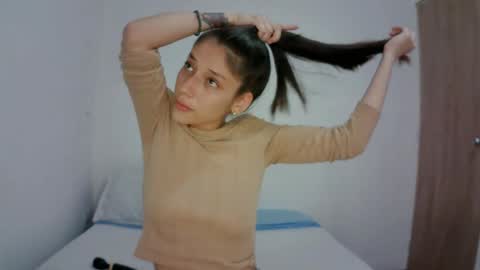 Snapshot of isis_pink chatting on 01/27/25, 10:49 Alaya online show from 01/27/25, 10:49