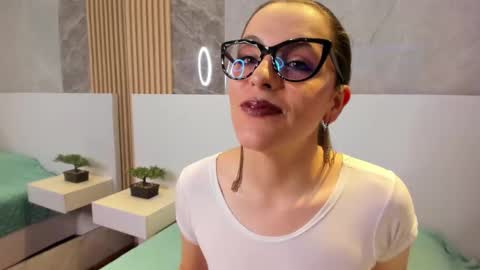 Snapshot of isisnoir chatting on 09/13/25, 02:28 Isis Noir online show from 09/13/25, 02:28