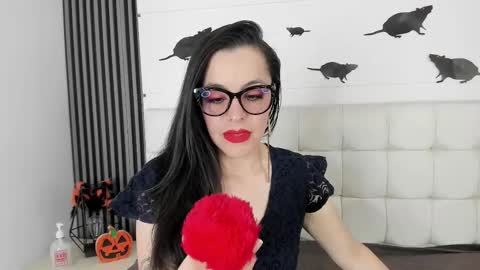 Snapshot of isisnoir chatting on 10/25/25, 07:19 Isis Noir online show from 10/25/25, 07:19