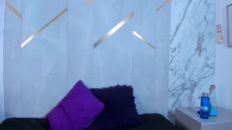 Isis Noir online show from 01/18/26, 07:28