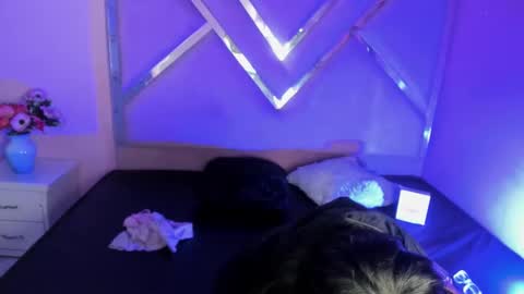 Snapshot of isisrousexx chatting on 03/02/25, 02:41 isisrousexx online show from 03/02/25, 02:41